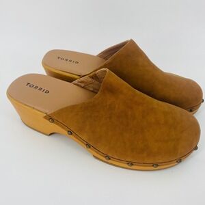 TORRID Nubuck Brown Tan Faux Suede Studded Wooden Clogs Mule Shoes Size 13WW NWT